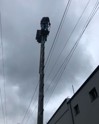 Bezpečně na návěstidle 🚦 Proškolili jsme zaměstnance @azdpraha přímo v terénu – na místě, kde běžně pracují. Díky...